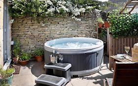 Castle Hideaway In The Cotswolds